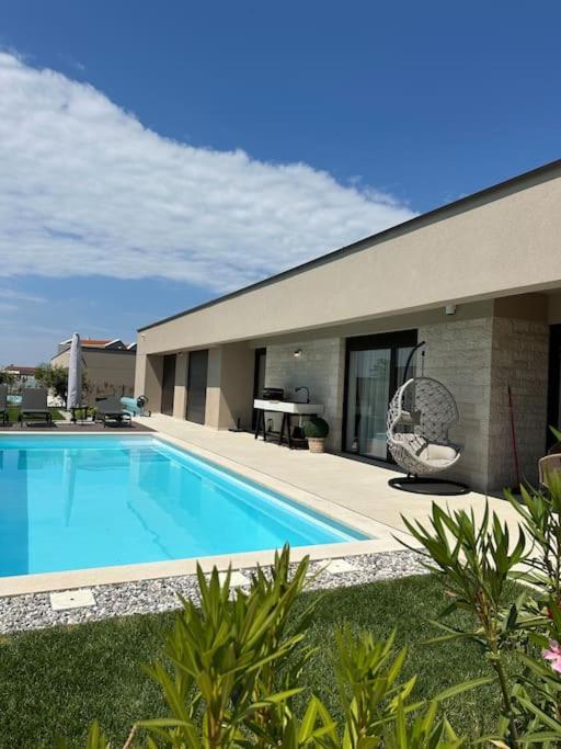 Vila Daleo With Heated Pool And Jacuzzi Near Porec Labinci